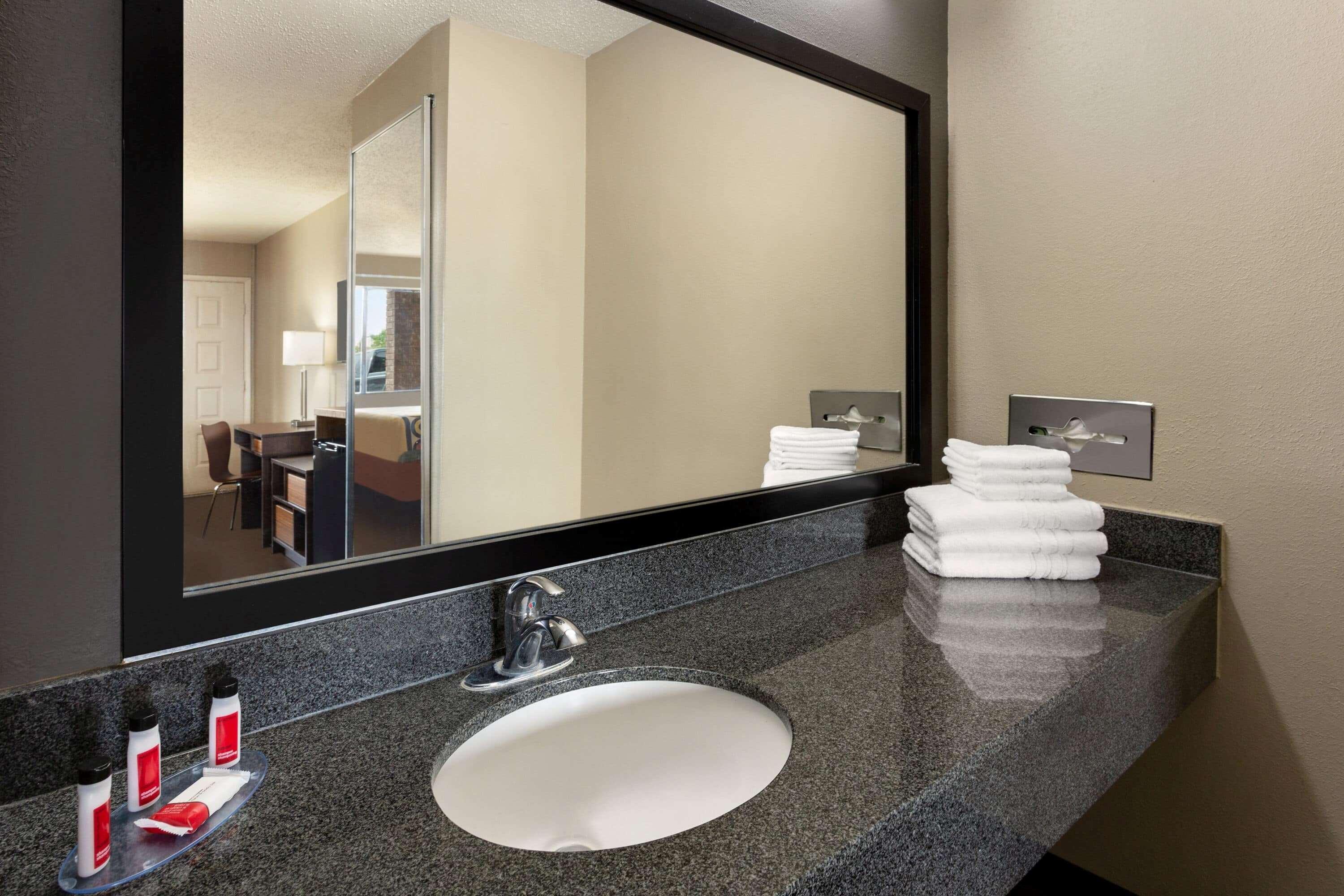 Super 8 By Wyndham Universal City Exterior photo